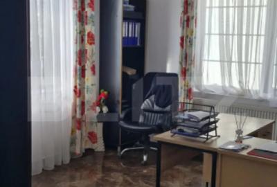 Spațiu comercial, de 300 mp, în Central - 3