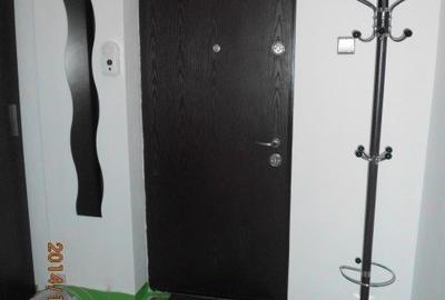 Ofer apartament 3 camere,proaspat zugravit pentru inchiriere zona Plaza Romania. - 2