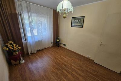 Apartament cu 3 camere decomandat, mobilat în Micro IV - 27