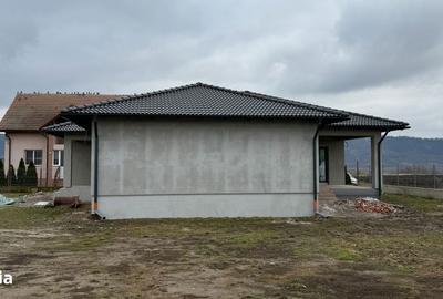 Casă cu 4 camere cu Teren 700 Mp în Luna - 4