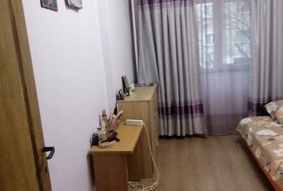 Apartament cu 3 camere decomandat în Rahova - 2