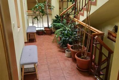 Casă cu 6 camere cu Teren 600 Mp în Fratelia