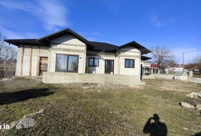Casă cu 4 camere cu Teren 1300 Mp în Bosanci - 1