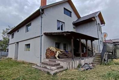 Casă cu 4 camere în Central - 1