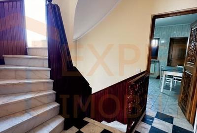 Casă individuală cu 8 camere cu Canalizare în 13 Septembrie - 4