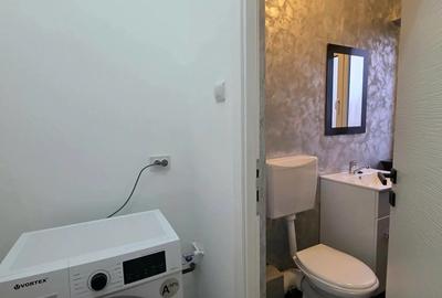 De vanzare apartament cu 4 camere, zona Pietei, complet renovat, 76.490 euro - 2