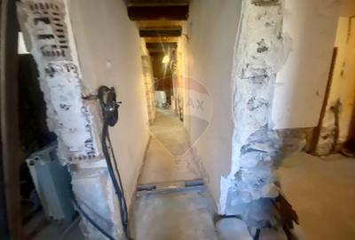 Casă cu 8 camere cu Teren 485 Mp în Central - 40