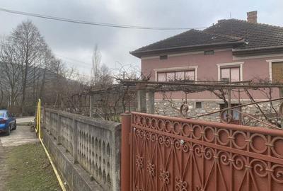 Casa solida, pozitie perfecta - 7