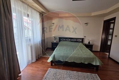 Casă cu 7 camere cu Teren 1371 Mp în Nord-Est - 47