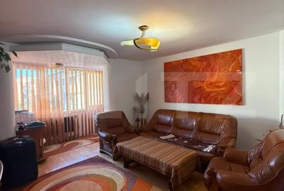 Apartament 4 camere, decomandat, zona piata mica Apartament 4 camere, decomandat, zona piata mica - 2