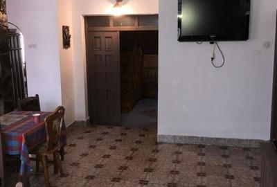 Vila Predeal 500 mp de renovat potential 6 apartamente 3 garaje - 4