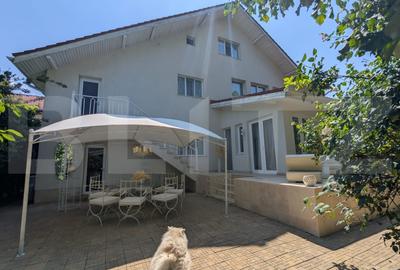Vila de lux de vanzare, 15 camere, 550 mp, zona Micro 6, comision 0% - 3