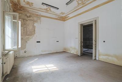 Spațiu comercial, de 580 mp, în P-ța Romană - 12