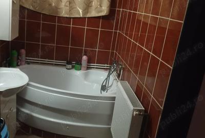 Casă cu 6 camere cu Teren 220 Mp în Central