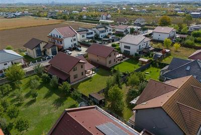 Vila cocheta, facilitati valoroase, strada asfaltata, intimitate: Tur LIVE! Vila cocheta, facilitati valoroase, strada asfaltata, intimitate: Tur LIVE! - 37