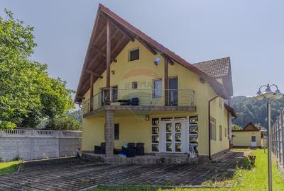 Casă cu 10 camere cu Teren 1074 Mp în Moieciu de Jos - 14
