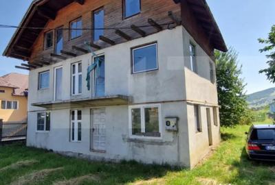 Casă cu 5 camere cu Teren 1500 Mp în Unirea - 2