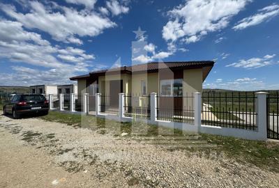 Casă individuală cu 4 camere cu Canalizare în Micești - 1