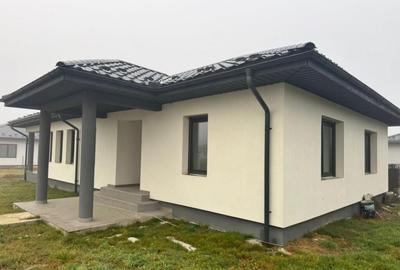 Casa individuala de vanzare 131 mp construi?i, teren - 2