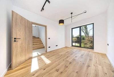 Casă cu 5 camere cu Teren 247 Mp în Central - 1