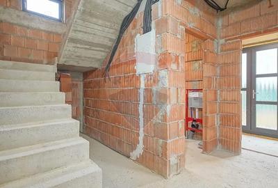 Casa solida la gri, 5 camere, 131 mp utili Priveli?te de vis - 7