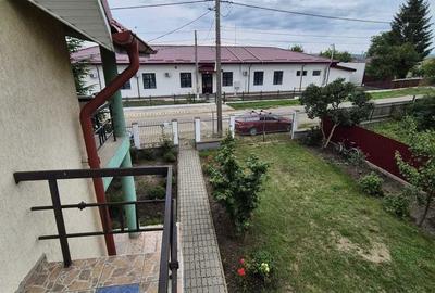 Casă cu 4 camere în Siretu - 7