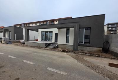 Casă individuală cu 3 camere cu Canalizare în Fundeni - 2