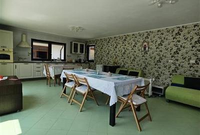 PROPRIETATE DE VANZARE in Slănic Moldova cu 2 case pe teren de 2.160 mp | L - 6