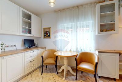 Casă cu 7 camere cu Garaj în Platoul Izvor - 2