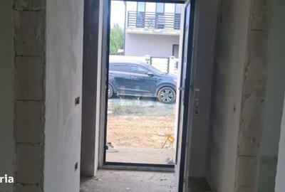 Casă cu 4 camere în Vânători
