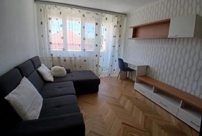 Apartament cu 3 camere decomandat, mobilat în Complex Studențesc