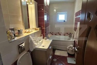 Apartament cu 3 camere decomandat în Micro 5