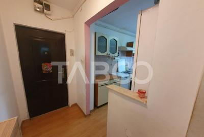 Apartament cu 2 camere semidecomandat, mobilat în Central