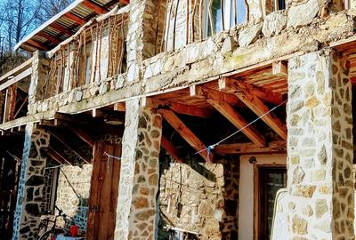 Cas de vinzare in Ocna Sibiului din piatr anul construc?iei 2019 . - 10