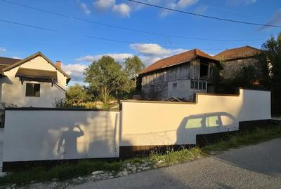 Casă cu 6 camere cu Teren 3468 Mp în Central