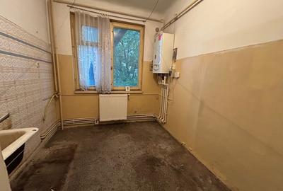 Comision Zero - 3 camere etaj 1, Independentei H. Botev. - 6