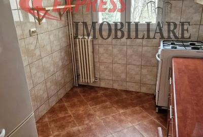 Apartament cu 4 camere semidecomandat în Titan - 4