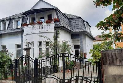Casa cu doua apartamente si garaj in zona 0 a Bistritei - 240mp utili 734mpTEREN