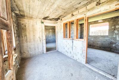 Casă cu 3 camere cu Teren 2000 Mp în Negrași - 10