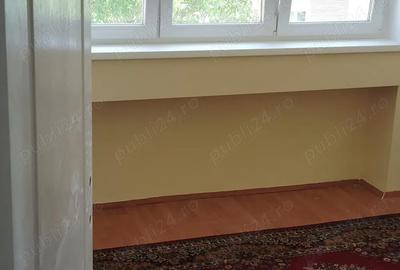 Apartament cu 3 camere semidecomandat în Carei