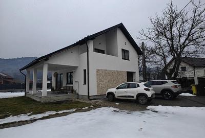 Casă cu Teren 1100 Mp în Ivănești - 5