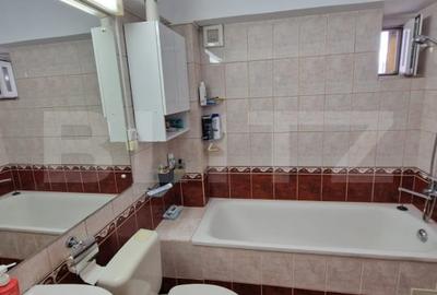 Apartament cu 3 camere, 64 mp, decomandat, zona Obcini - 9