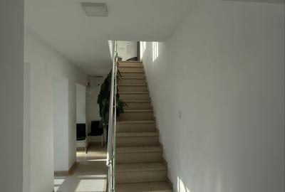 Spațiu comercial, de 100 mp, în Central - 4