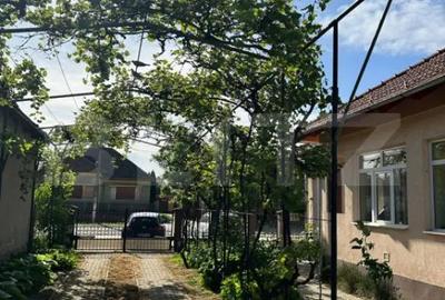 Casă cu 5 camere cu Teren 4200 Mp în Central - 1
