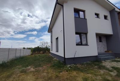 Casă individuală cu 4 camere cu Canalizare în Micești - 1
