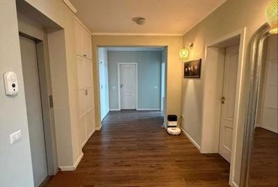 Penthouse cu 3 camere decomandat, mobilat în Poarta 6 - 3
