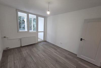Apartament cu 3 camere semidecomandat în Titan