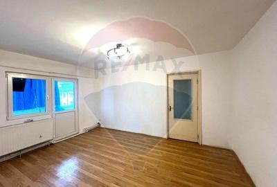 Apartament cu 2 camere de vânzare pe strada Metalurgiei - 1
