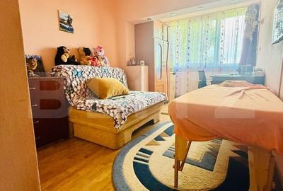 Apartament cu 4 camere semidecomandat, mobilat în Tractorul - 14