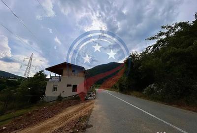 Casă cu 4 camere cu Teren 1640 Mp în Dubova - 5